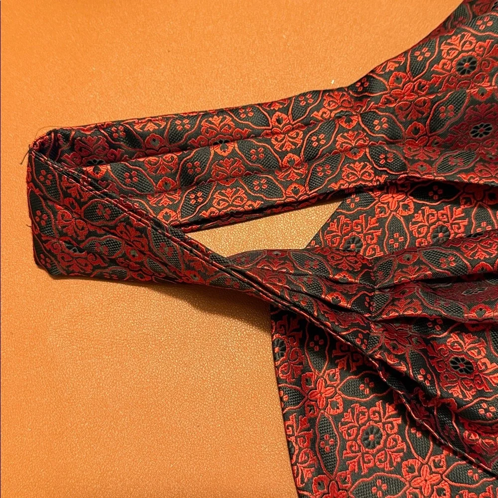 Elegant Red and Black Paisley Ascot Cravat